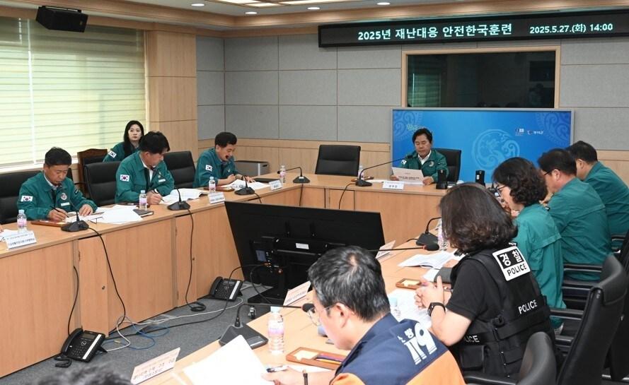 본문 이미지 - '2025년 재난대응 안전한국훈련' 진행 모습.(부여군 제공. 재판매 및 DB금지)/뉴스1