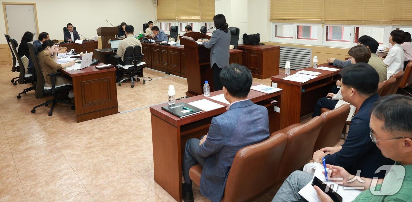 지난 10일 열린 349회 제천시의회 산업건설위원회 .(제천시의회 제공. 재판매 및 DB금지)/뉴스1 