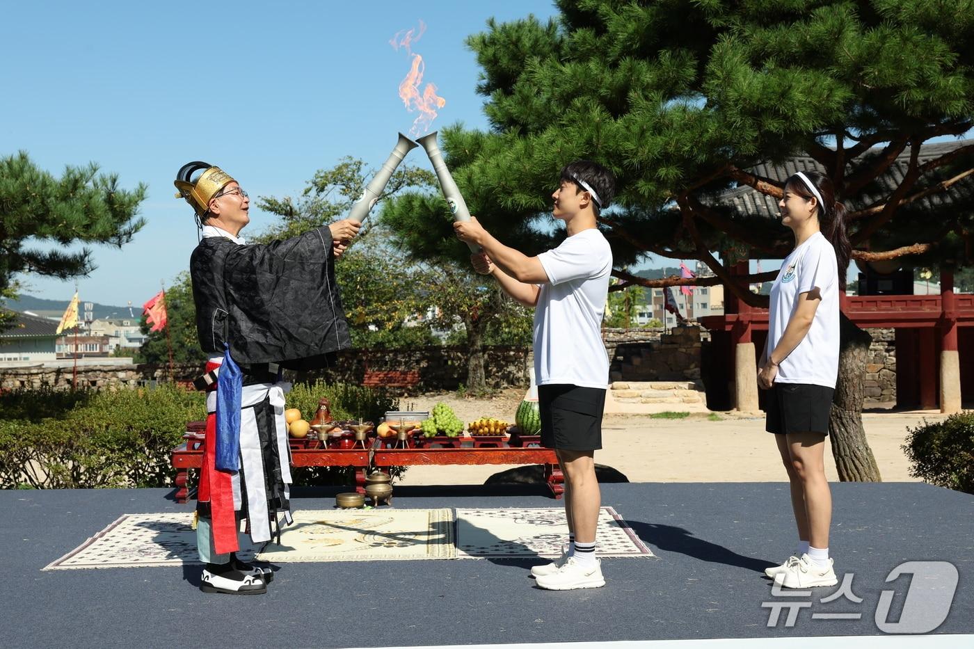 11일 고창군이 &#39;제62회 전북특별자치도도민체육대회&#39;의 시작을 알리는 성화채화식을 개최했다.&#40;고창군 제공. 재판매 및 DB금지&#41;