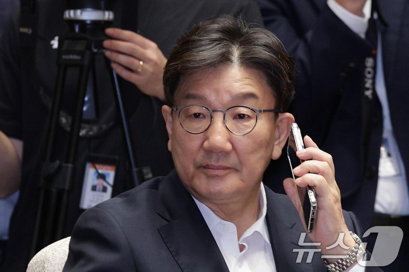 권성동 국민의힘 의원이 11일 오전 서울 여의도 국회에서 열린 의원총회에서 통화하고 있다. 2025.9.11/뉴스1 ⓒ News1 신웅수 기자