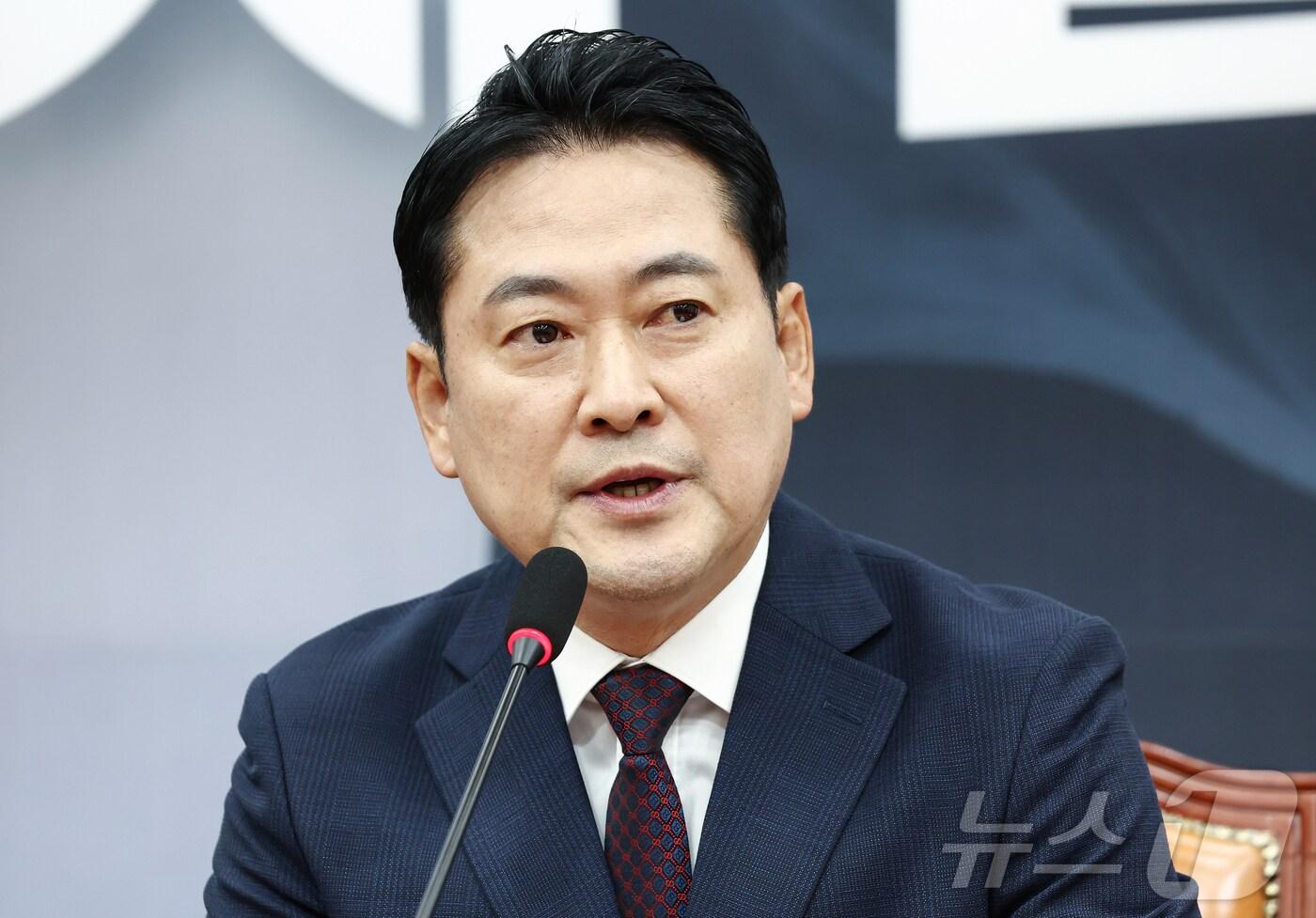 장동혁 국민의힘 대표가 11일 오후 서울 여의도 국회에서 이재명 대통령 취임 100일 기자회견 관련 입장 발표를 하고 있다. 2025.9.11/뉴스1 ⓒ News1 김민지 기자