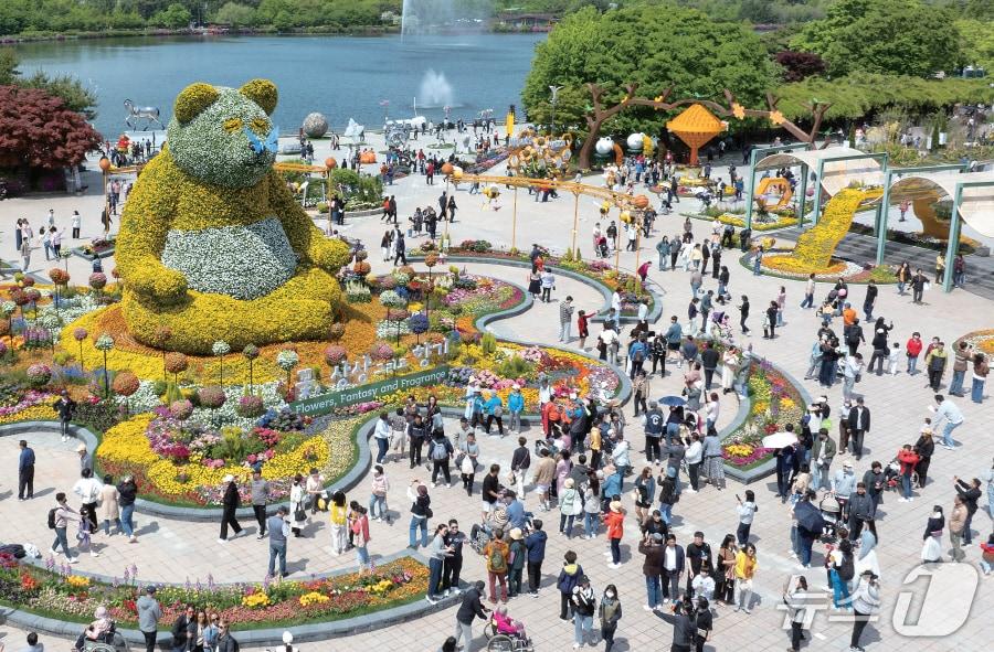 본문 이미지 - 2025 고양국제꽃박람회가 열린 일산 호수공원. &#40;고양국제박람회재단 제공, 재판매 및 DB금지&#41;
