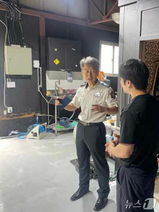 본문 이미지 - 경북 포항남부소방서가 공유 킥보드 수거·충전업체에 철저한 안전관리를 당부했다. &#40;포항남부소방서 제공, 재판매 및 DB금지&#41; 2025.9.11/뉴스1 