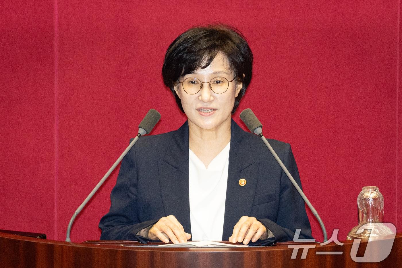 원민경 여성가족부 장관이 11일 서울 여의도 국회에서 열린 제429회 국회&#40;정기회&#41; 제4차 본회의에 출석해 인사말을 하고 있다. 2025.9.11/뉴스1 ⓒ News1 유승관 기자