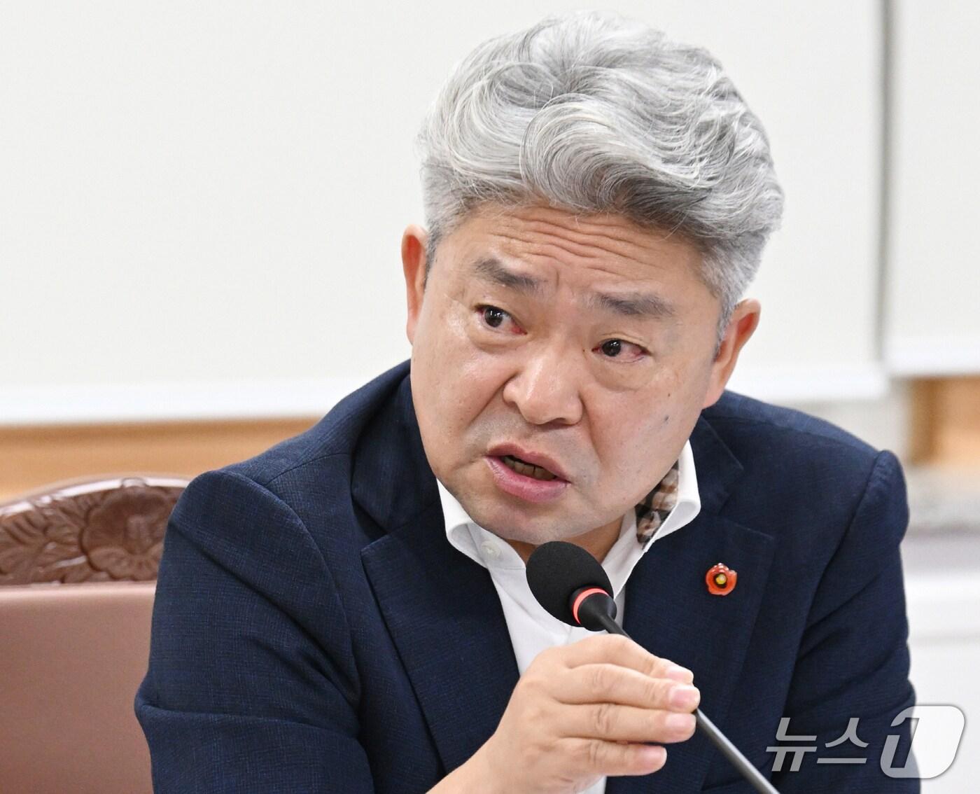 본문 이미지 - 강철남 제주특별자치도의회 의원(더불어민주당·제주시 연동 을)이 11일 열린 제442회 도의회 문화관광체육위원회 제1차 회의에서 질의하고 있다.(제주특별자치도의회 제공, 재판매 및 DB 금지)