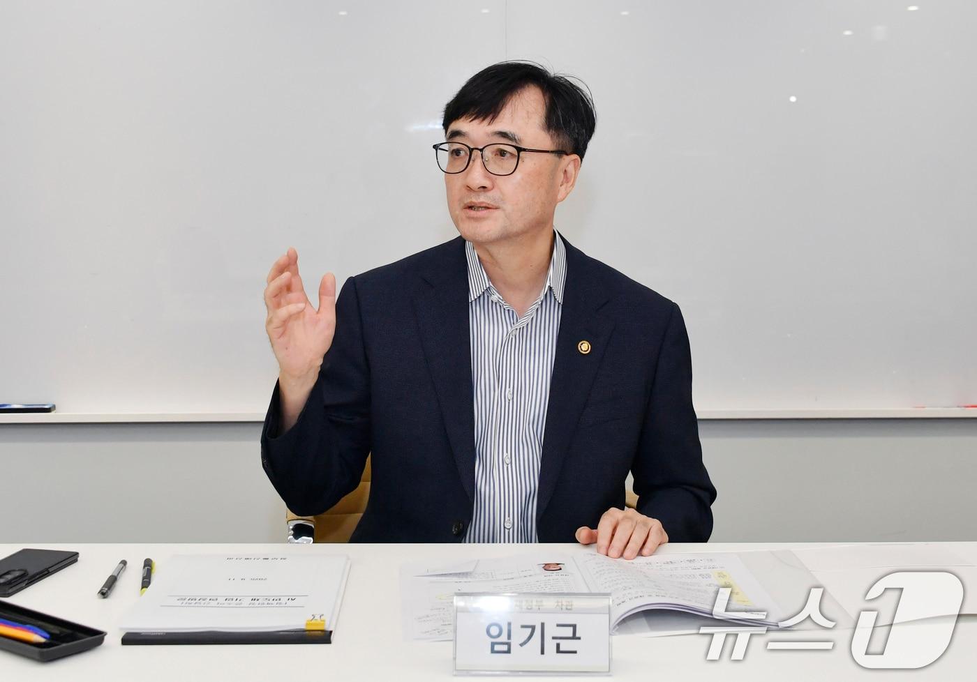 임기근 기획재정부 차관이 11일 경기 성남시 분당구 리벨리온을 방문해 AI 반도체 정책현장 쓴소리 간담회를 주재하고 있다. &#40;기획재정부 제공. 재판매 및 DB 금지&#41; 2025.9.11/뉴스1