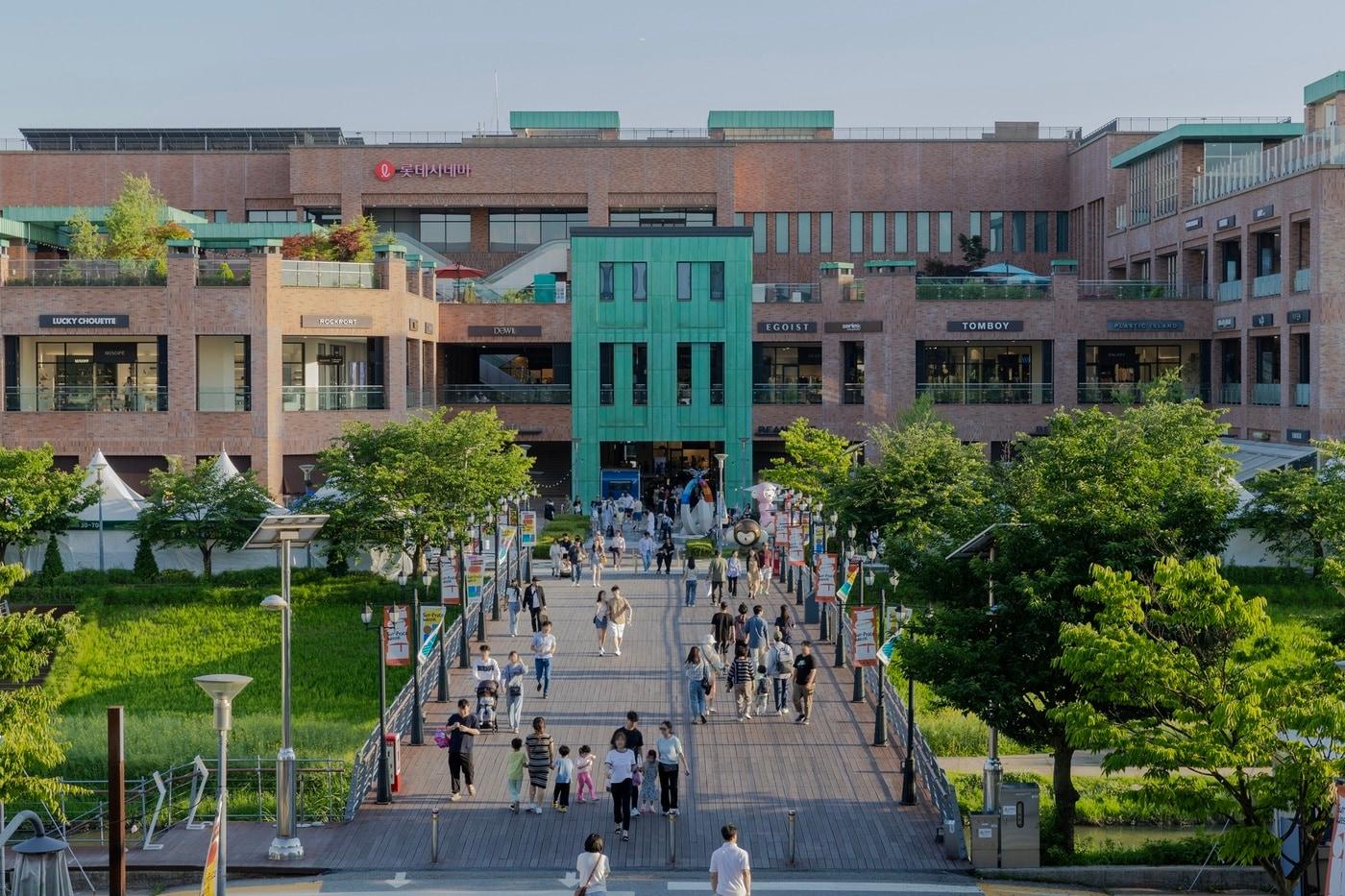 롯데아울렛은 아울렛 전점에서 &#39;더 그랜드 카티발&#39;&#40;The Grand Carnival&#41;을 테마로 행사를 개최한다.&#40;롯데아울렛제공&#41;