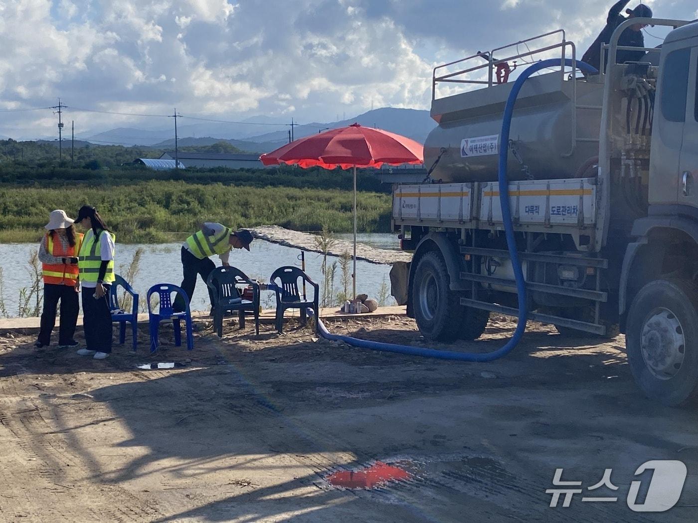 본문 이미지 - 강릉 가뭄현장 취수지원.&#40;강원도 제공. 재판매 및 DB금지&#41;/뉴스1