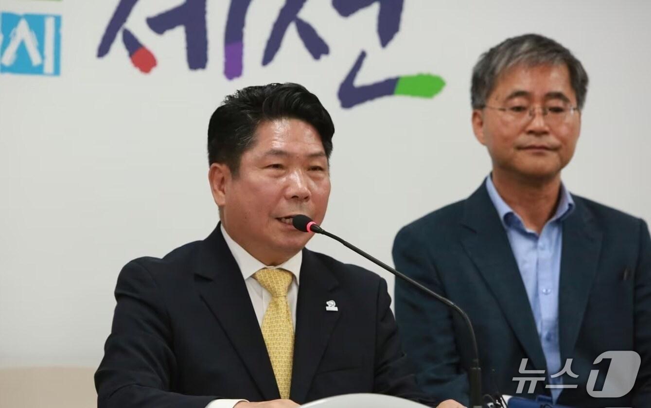 본문 이미지 -  지난 7월 1일 김창규 제천시장의 취임 3주년 기자회견.ⓒ News1 손도언 기자