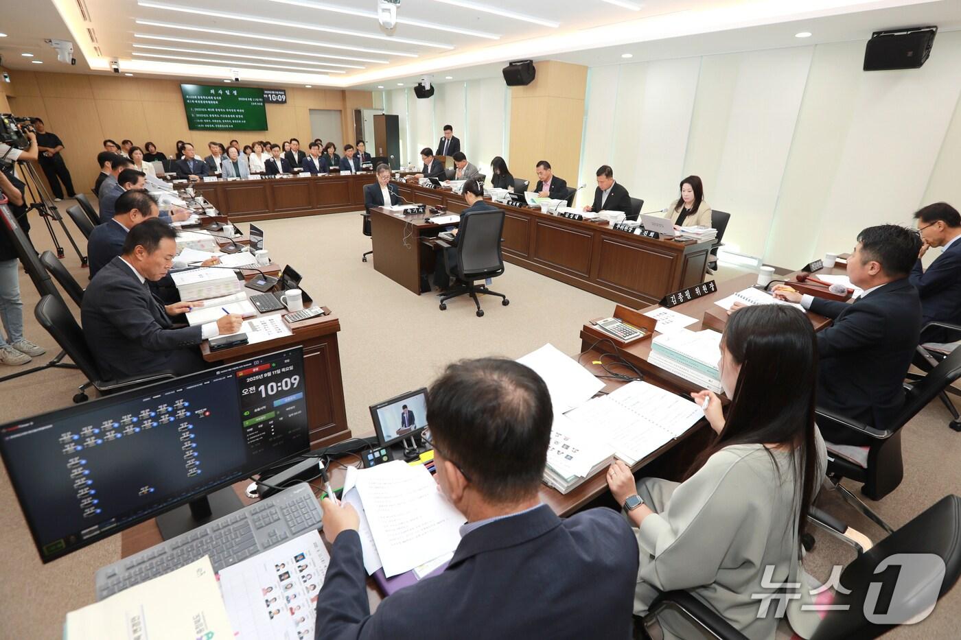 충북도의회 예산결산특별위원회&#40;도의회 제공. 재판매 및 DB금지&#41;