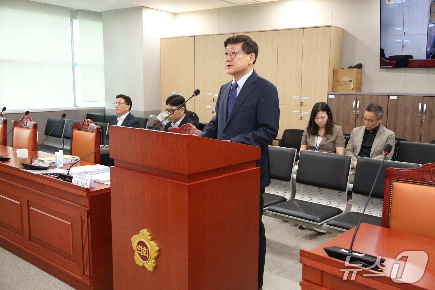 본문 이미지 - 경기도의회 경제노동위원회 위원들로 구성된 인사청문특별위원회가 11일 남양호 경기도사회적경제원장 후보자에 대한 인사청문회를 실시했다.(경기도의회 제공. 재판매 및 DB금지)/뉴스1