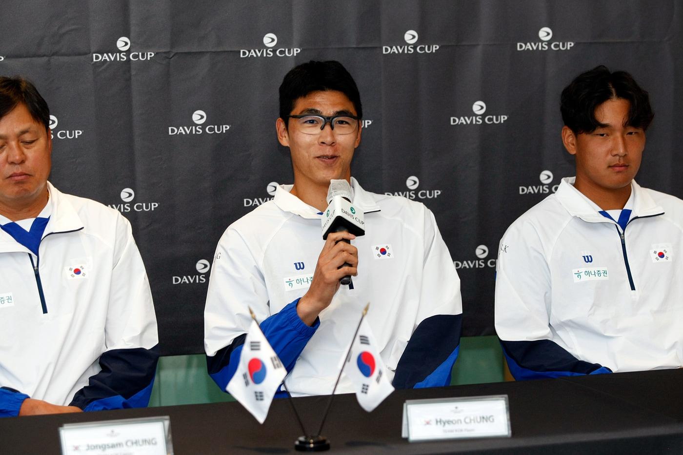 데이비스컵에 출전하는 한국 남자 테니스 대표팀 정현&#40;가운데&#41;.&#40;대한테니스협회 제공&#41;