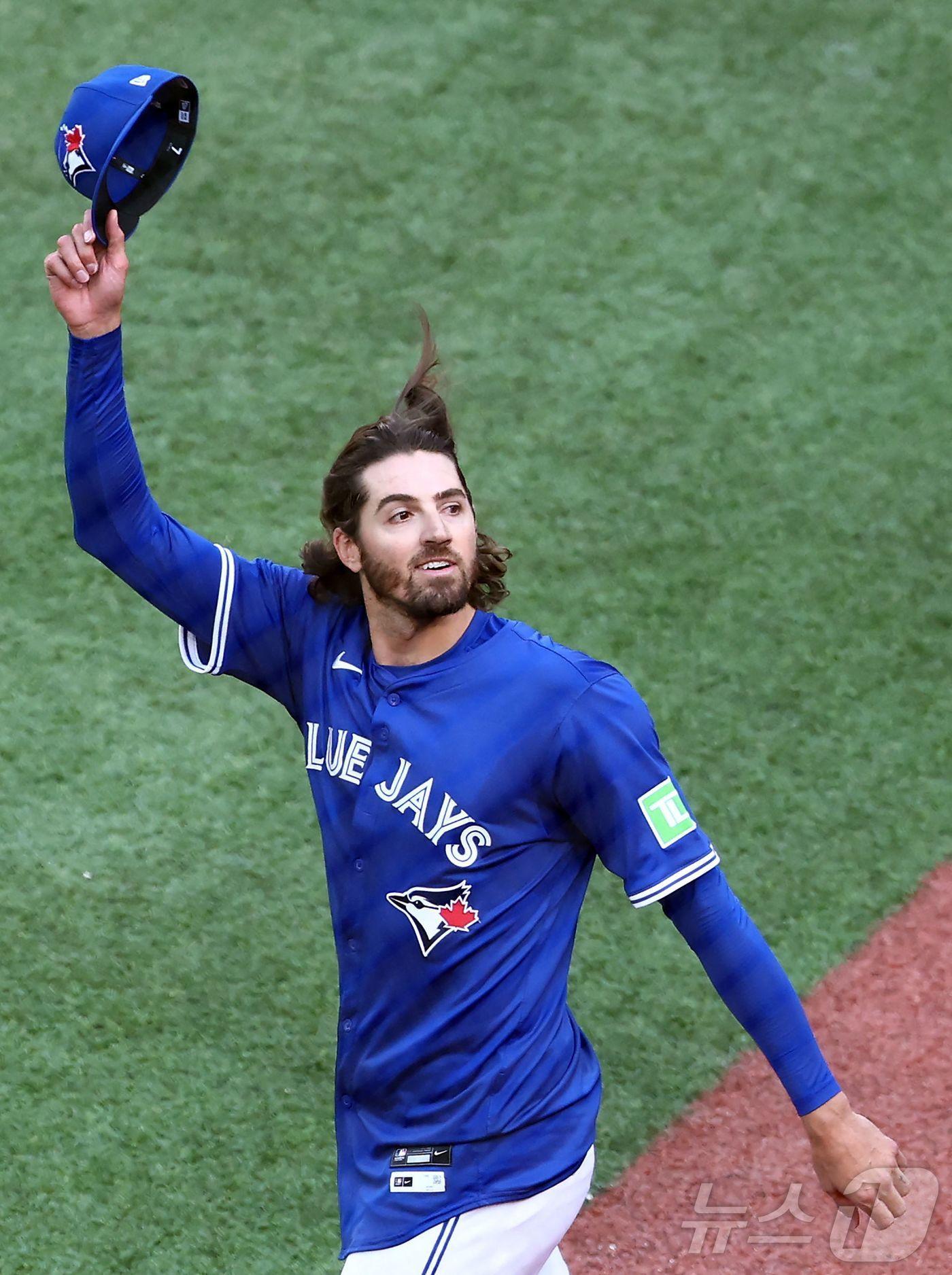 본문 이미지 - 완봉승을 달성한 MLB 토론토 가우스먼. ⓒ AFP=뉴스1
