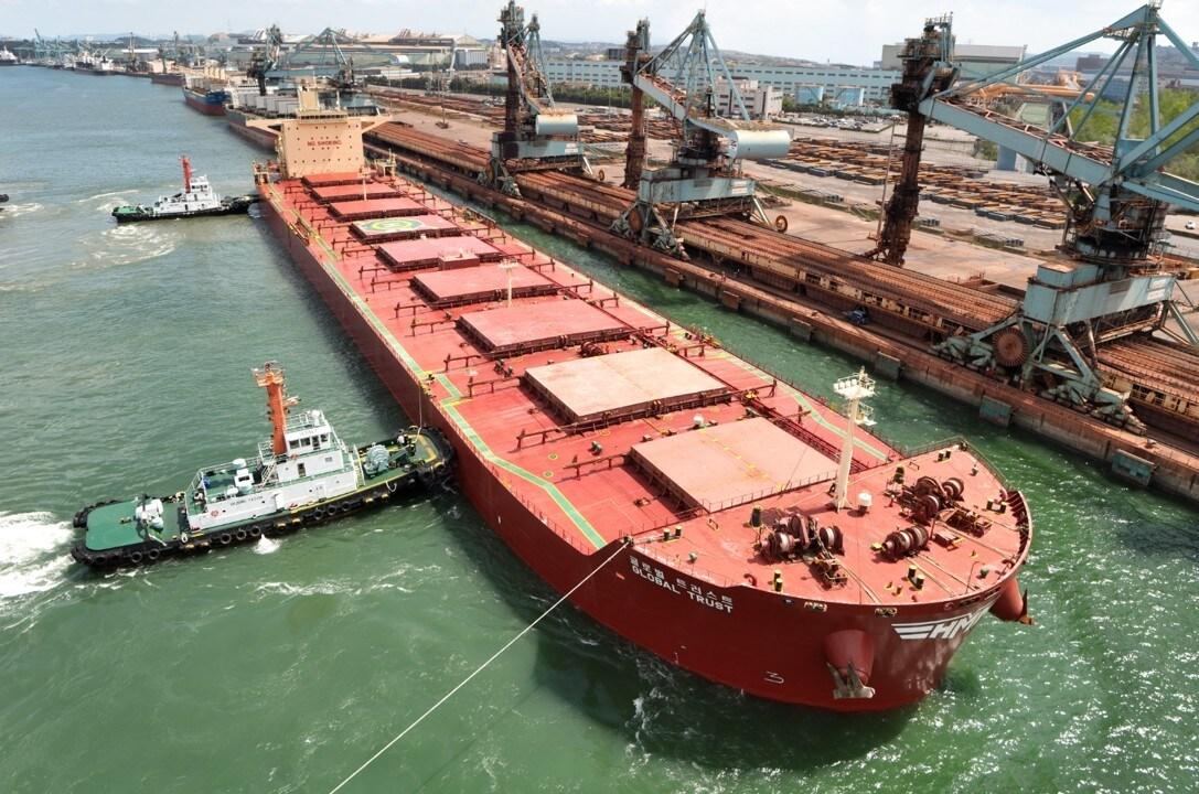 본문 이미지 - HMM의 건화물선(Dry Bulk) Global Trust호. (HMM 제공)