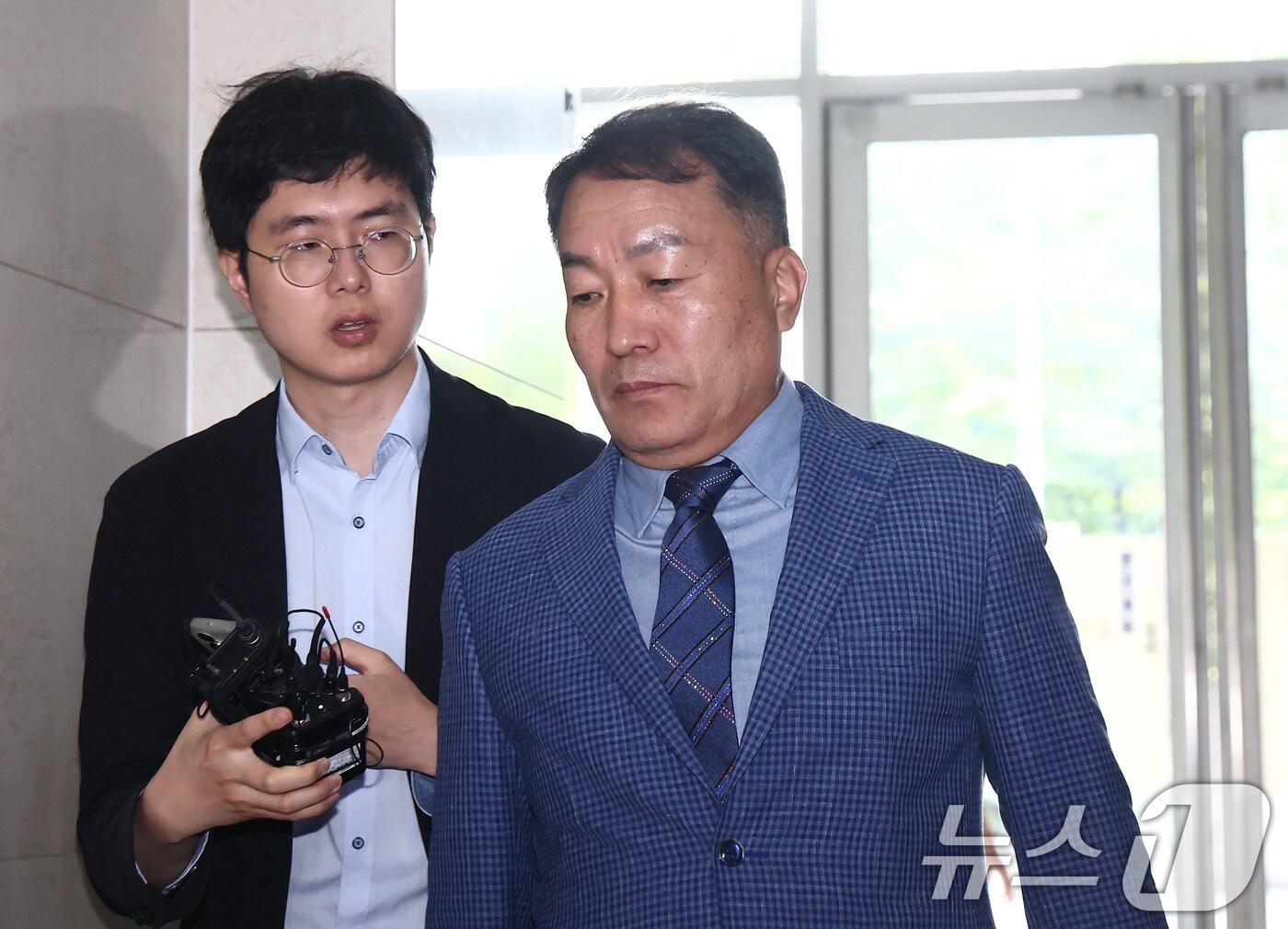 본문 이미지 - 김계환 전 해병대사령관이 12일 오전 서울 서초구 '순직 해병 특검'(이명현 특별검사) 사무실에서 피의자 조사를 받기 위해 출석하고 있다. 2025.9.12/뉴스1 ⓒ News1 김민지 기자