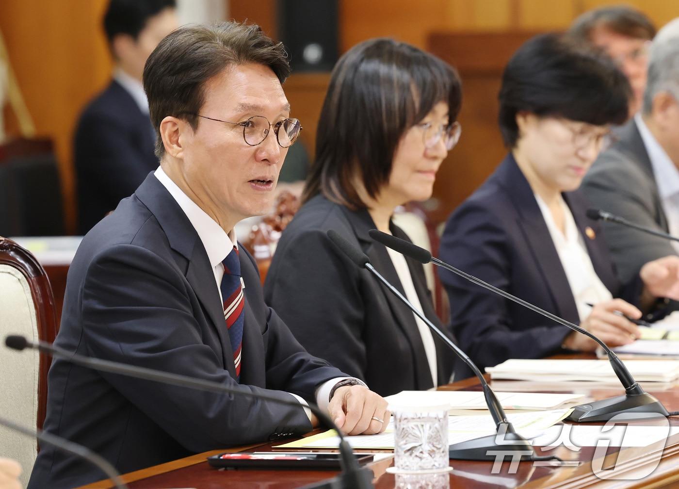 본문 이미지 - 김민석 국무총리가 12일 오전 서울 종로구 정부서울청사에서 열린 제9차 자살예방정책위원회 회의에서 모두발언을 하고 있다. 2025.9.12/뉴스1 ⓒ News1 임세영 기자