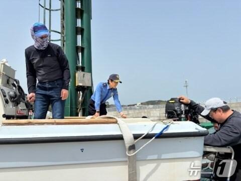 본문 이미지 - 울산해양경찰서는 가을철 수상레저 안전사고 예방을 위해 동력수상레저기구 무상점검 서비스를 진행하고 있다.&#40;울산해양경찰서 제공. 재판매 및 DB금지&#41;/뉴스1