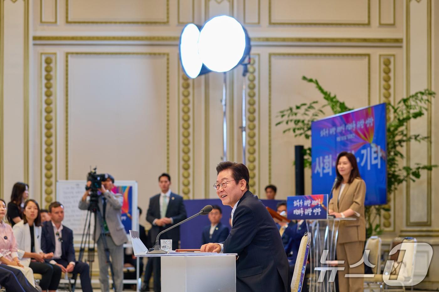 이재명 대통령이 지난 11일 청와대 영빈관에서 &#39;회복을 위한 100일, 미래를 위한 성장&#39;을 주제로 열린 취임 100일 기자회견에서 기자들의 질문에 답변하고 있다. &#40;이재명 대통령 SNS. 재판매 및 DB 금지&#41; 2025.9.12/뉴스1 ⓒ News1 허경 기자