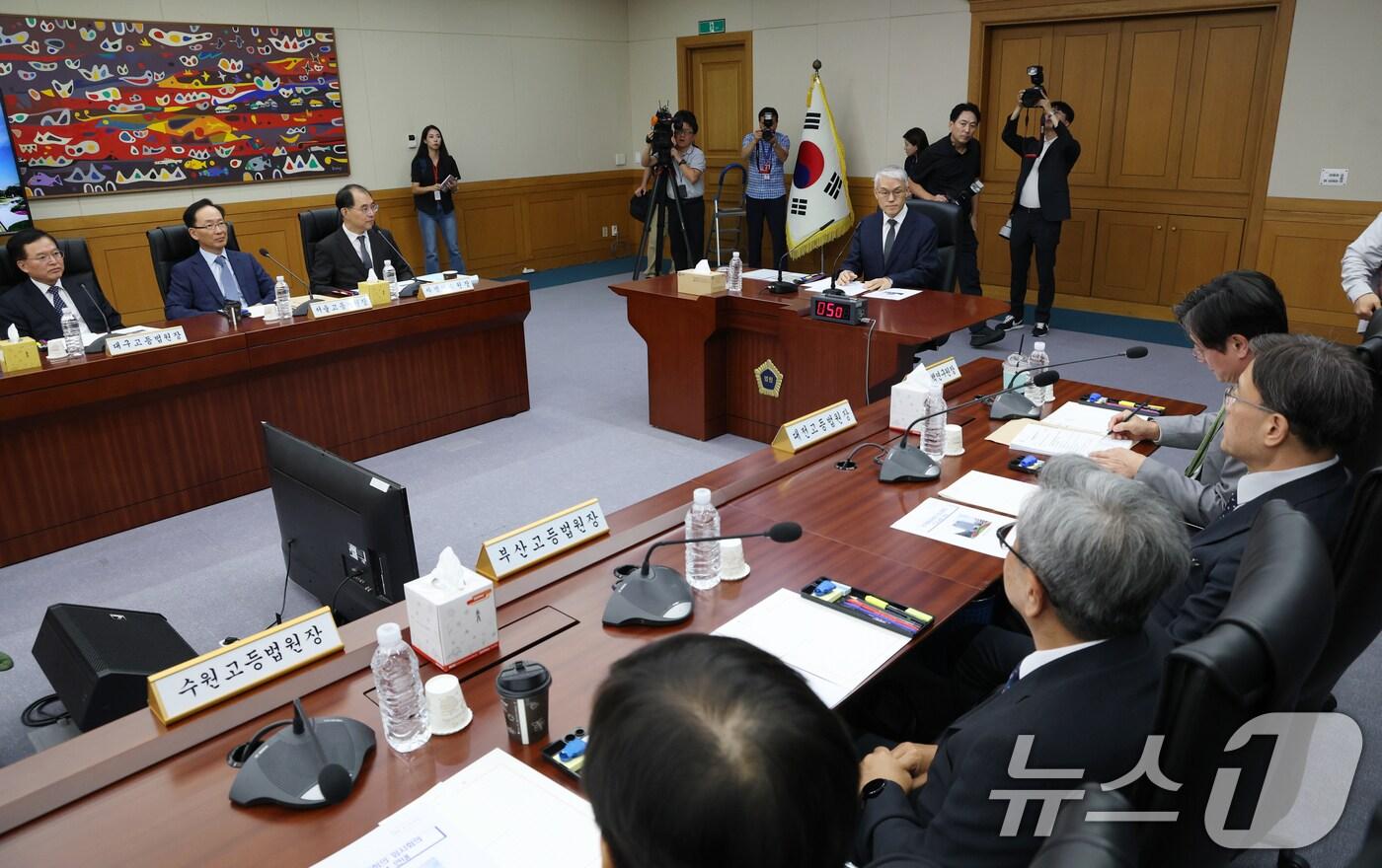 천대엽 법원행정처장과 법원장들이 12일 오후 서울 서초구 대법원 대회의실에서 열린 전국법원장회의에 참석해 있다. 2025.9.12/뉴스1 ⓒ News1 김영운 기자
