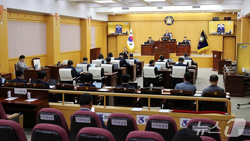 본문 이미지 - 서산시의회가 12일 열린 제308회 임시회 제2차 본회의 모습(제공. 재판매 및 DB금지)2025.9.12/뉴스1