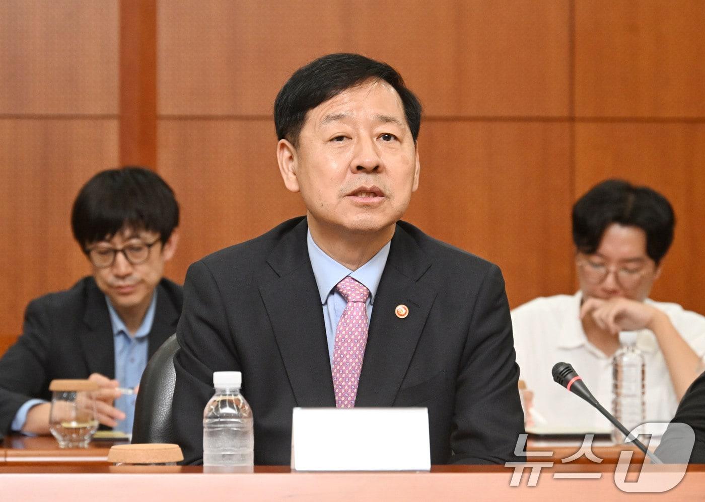 구윤철 경제부총리 겸 기획재정부 장관이 12일 경기 의왕시 현대자동차 로보틱스 랩에서 개최된 &#39;AI 대전환 릴레이 현장 간담회&#39;에 참석해 모두 발언을 하고 있다. &#40;기획재정부 제공. 재판매 및 DB 금지&#41; 2025.9.12/뉴스1