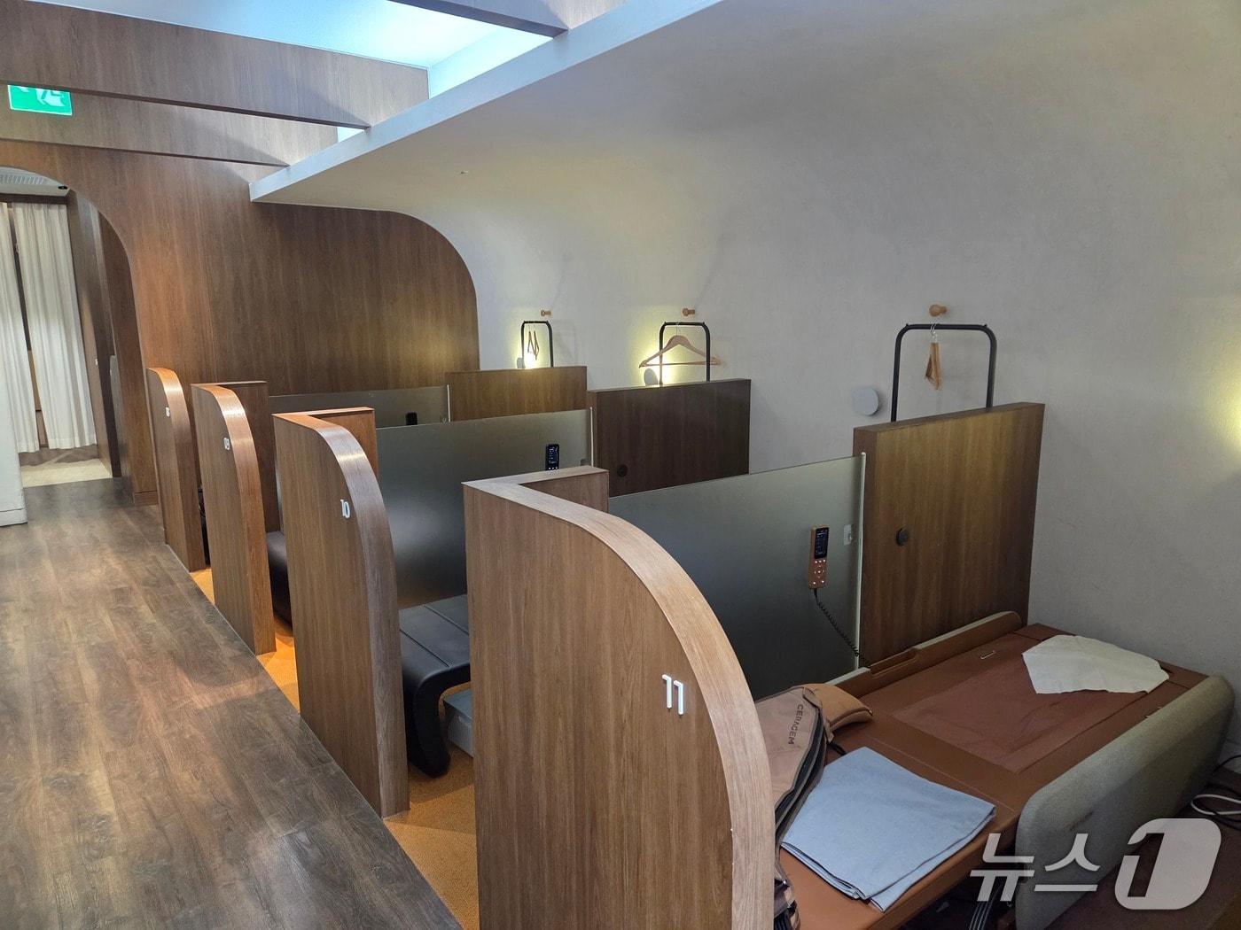 본문 이미지 - 세라젬 웰카페&라운지 목동점 내부. 2025.9.12/뉴스1 ⓒ 뉴스1 장시온 기자