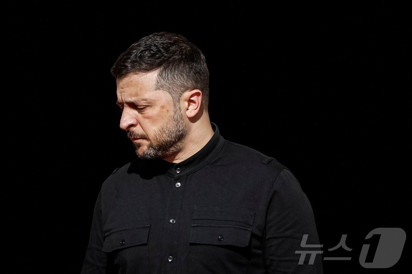 볼로디미르 젤렌스키 우크라이나 대통령이 키이우에서 알렉산데르 스투브 핀란드 대통령을 기다리면서 어두운 표정을 짓고 있다. 2025.09.11 ⓒ 로이터=뉴스1 ⓒ News1 김지완 기자