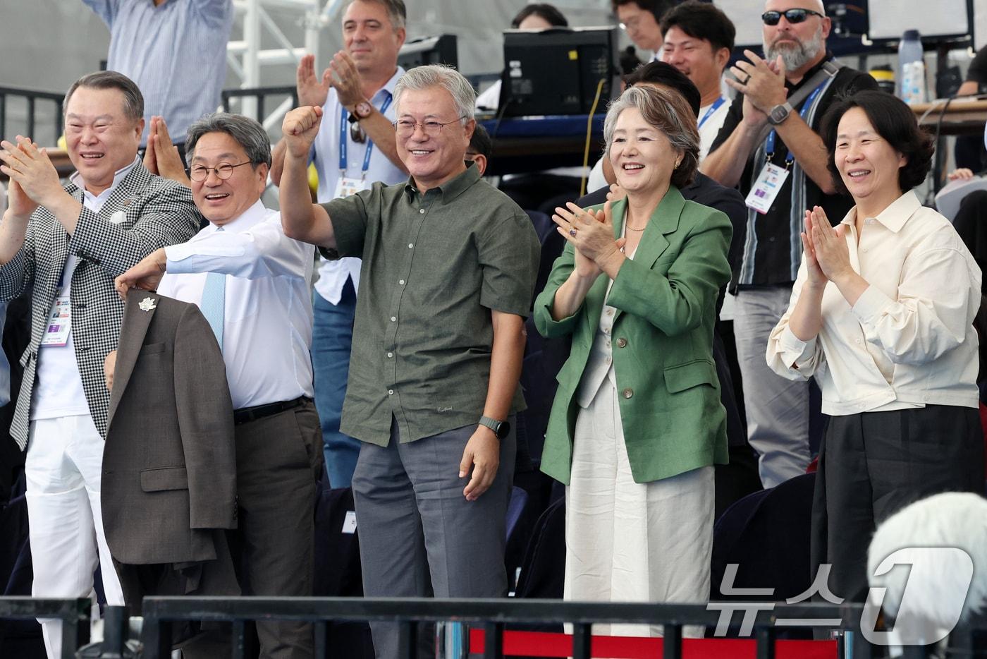 본문 이미지 - 문재인 전 대통령과 김정숙 여사 2025.9.12 ⓒ 뉴스1 이승현 기자