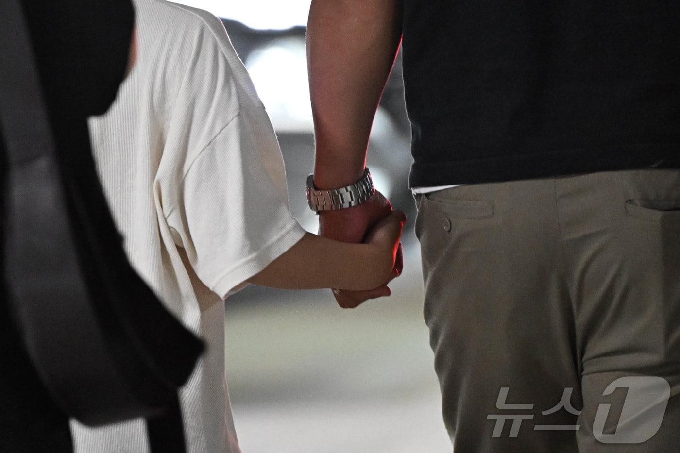 미국 이민당국에 의해 조지아주에 구금됐던 한국인 근로자들이 12일 인천국제공항 제2여객터미널을 통해 귀국해 가족과 만나고 있다.&#40;공동취재&#41; 2025.9.12/뉴스1 ⓒ News1 박지혜 기자