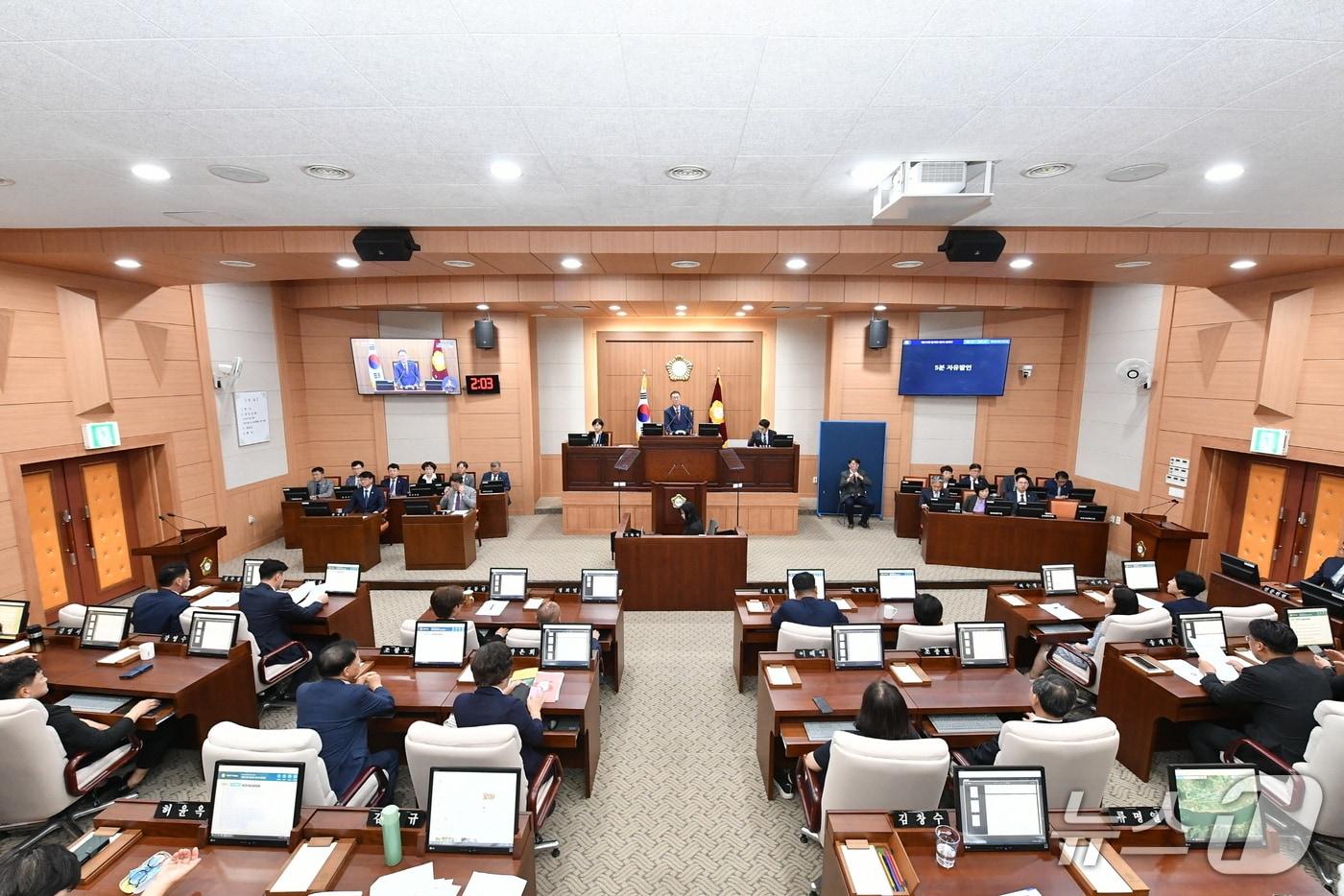 김해시의회가 12일 제273회 임시회 2차 본회의를 열고 있다.&#40;김해시의회 제공. 재판매 및 DB금지&#41;