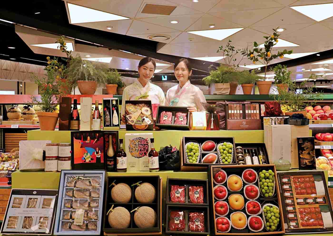 롯데백화점은 15일부터 10월 4일까지 2025년 추석 선물 세트 본 판매를 진행한다.&#40;롯데백화점제공&#41;