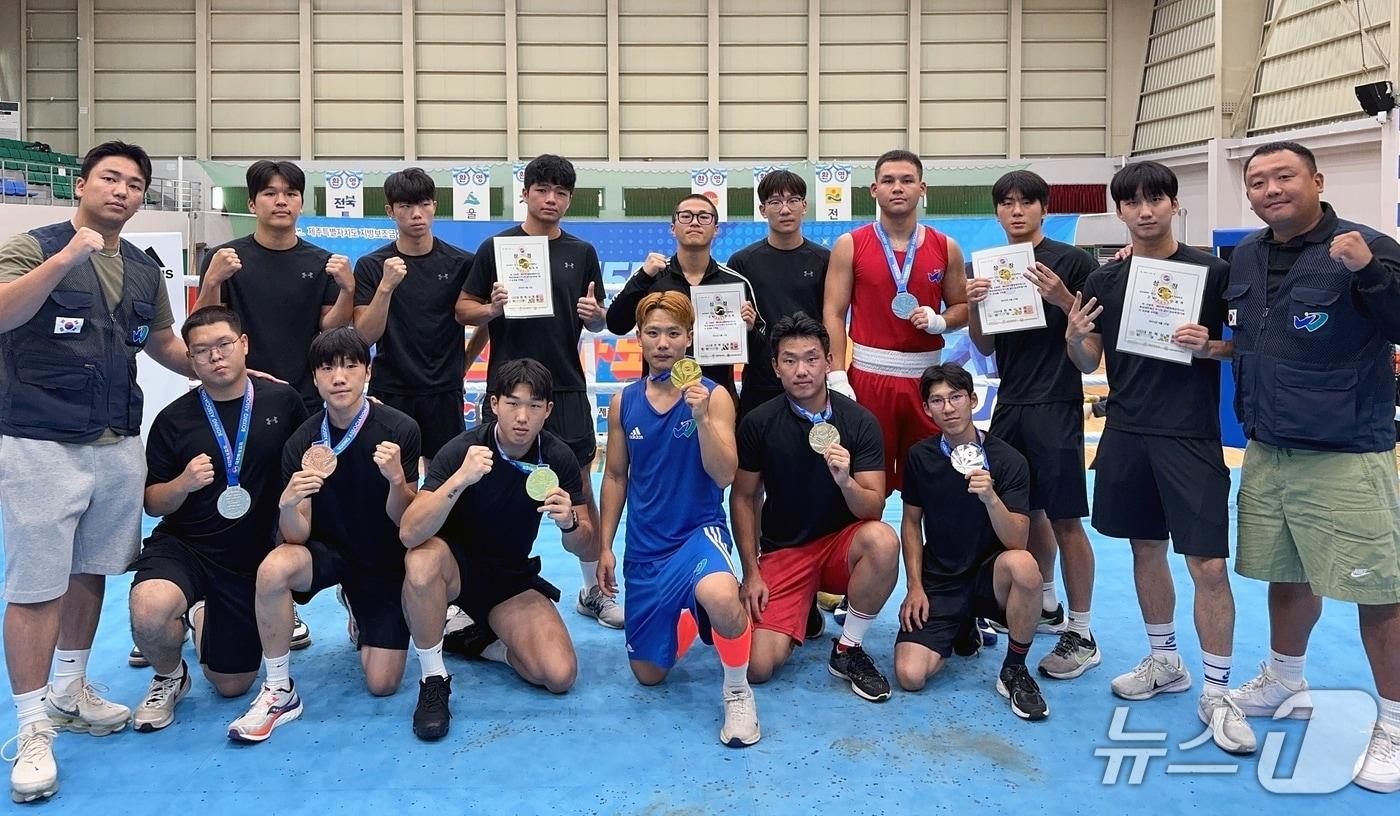 우석대학교 진천캠퍼스 스포츠단 소속 복싱팀이 &#39;55회 대통령배 전국시도복싱대회&#39;에서 종합 2위를 차지했다.&#40;우석대 제공, 재판매 및 DB금지&#41;/뉴스1