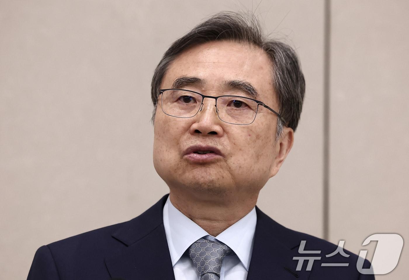 한국인 300명 구금 사태 해결을 위해 미국을 방문해 마코 루비오 미 국무장관과 협상을 마치고 돌아온 조현 외교부 장관이 12일 인천국제공항 제2여객터미널을 통해 귀국한 후 도어스테핑을 하고 있다. 2025.9.12/뉴스1 ⓒ News1 김성진 기자