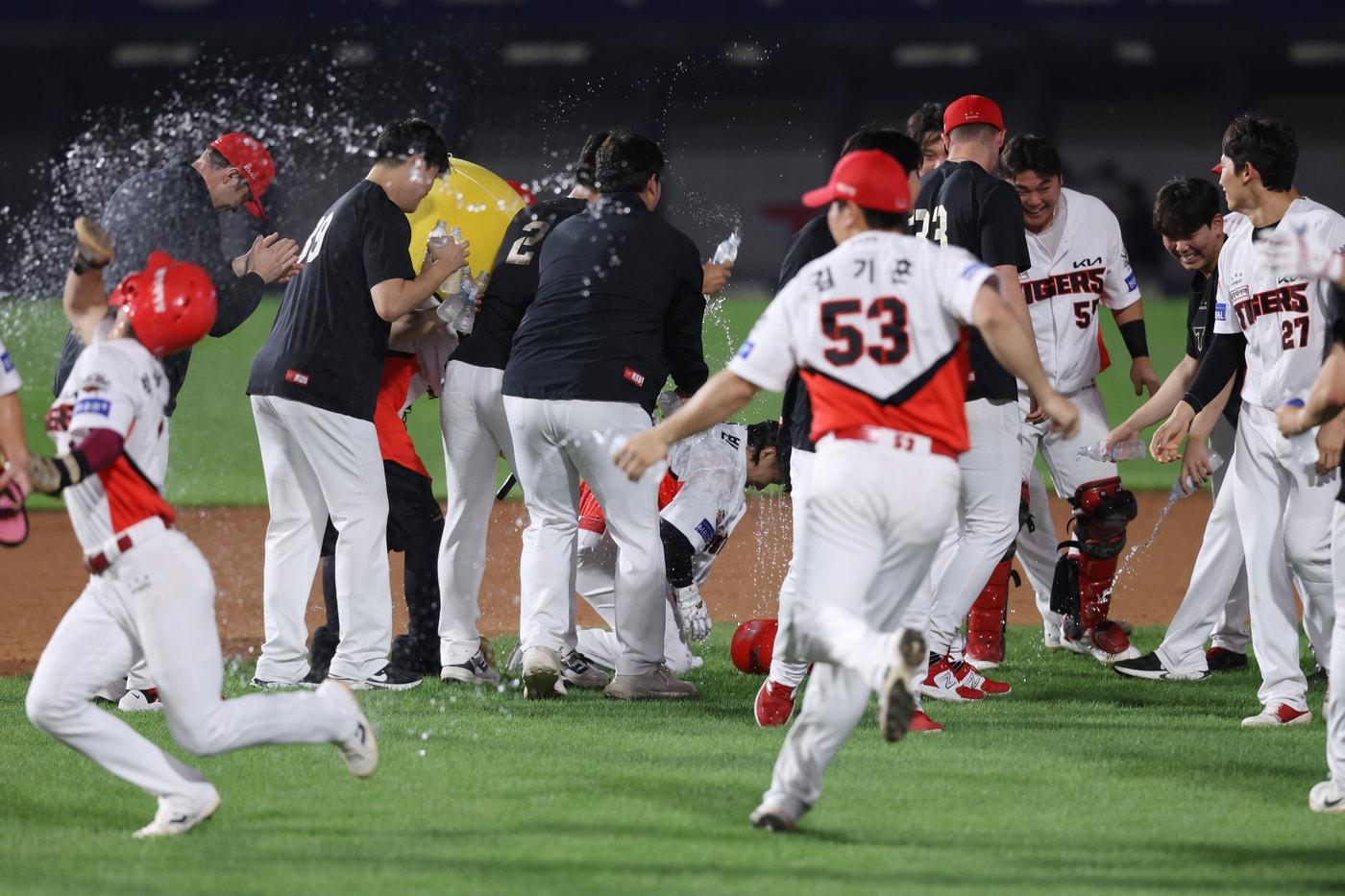 KIA가 12일 두산과 홈경기에서 극적인 끝내기 승리를 거뒀다.&#40;KIA 타이거즈 제공&#41;