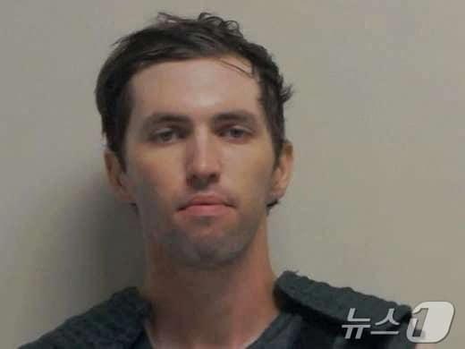 본문 이미지 - 미국 보수논객 찰리 커크를 총격 살해한 용의자 타일러 로빈슨&#40;22&#41;의 머그샷을 유타주 경찰이 12일&#40;현지시간&#41; 공개했다. 2025.9.12 ⓒ 로이터=뉴스1 ⓒ News1 강민경 기자