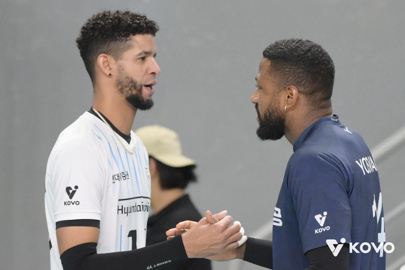 KOVO컵에 뛸 수 없게 된 레오&#40;왼쪽&#41;&#40;KOVO제공&#41; 