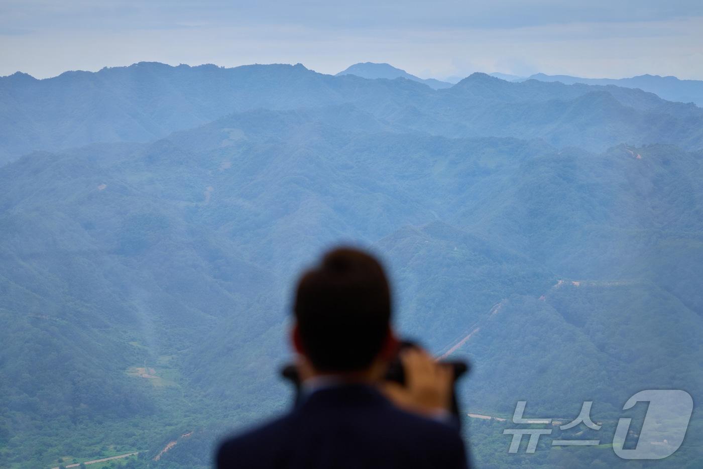 이재명 대통령이 지난 12일 강원도 화천군 육군 제7보병사단 칠성전망대를 방문해 우리 군의 대비 태세를 점검하고 있다. &#40;이재명 대통령 SNS. 재판매 및 DB 금지&#41; 2025.9.13/뉴스1 ⓒ News1 이재명 기자