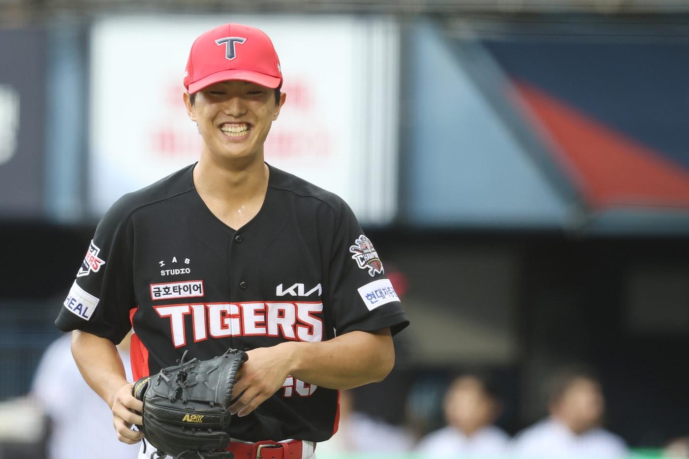 KIA 타이거즈 투수 이의리가 13일 열린 KBO리그 잠실 LG 트윈스전에서 6이닝 2실점 역투를 펼쳐 527일 만에 승리를 수확했다. &#40;KIA 타이거즈 제공&#41;