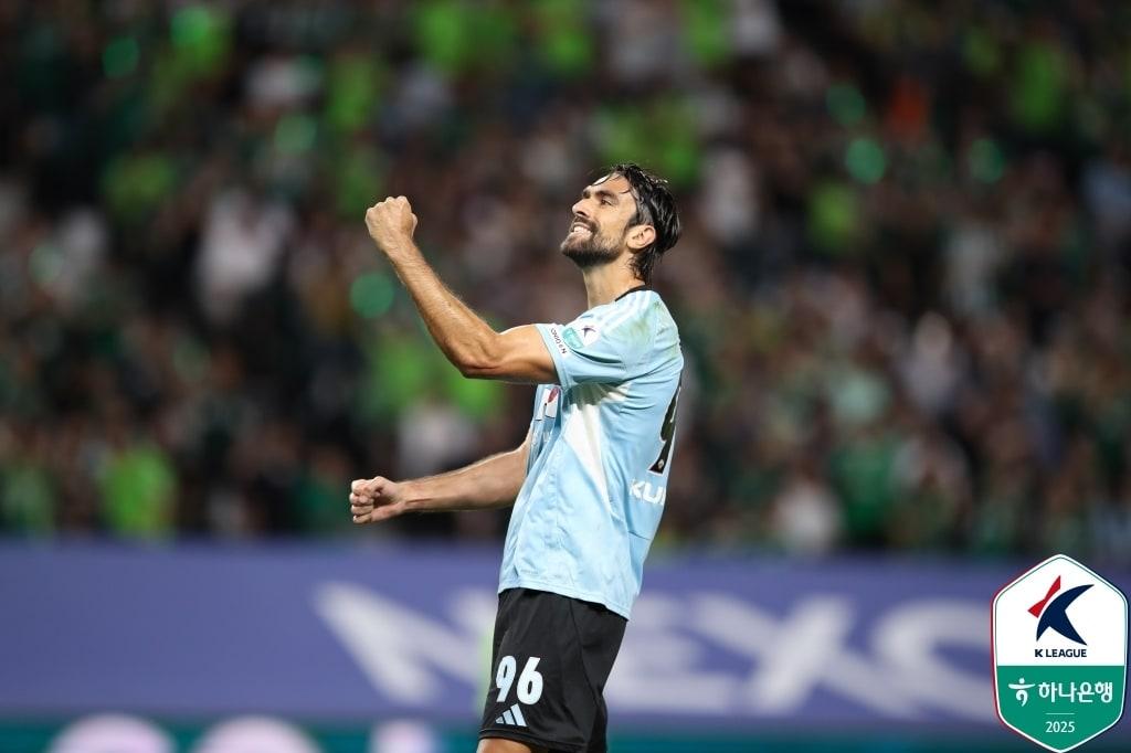 본문 이미지 - 전북 콤파뇨&#40;한국프로축구연맹 제공&#41;