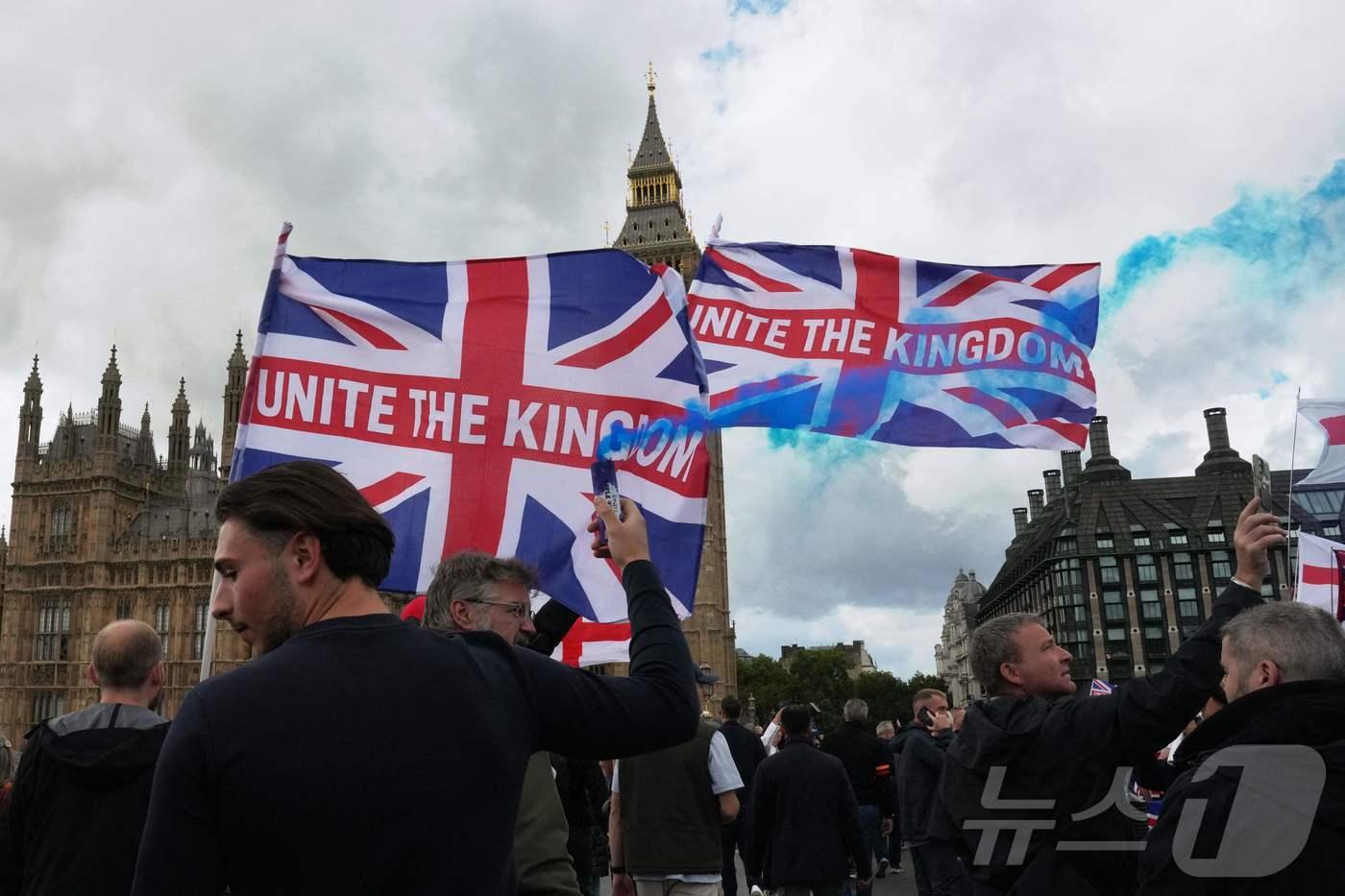 영국 런던 국회의사당 주변의 극우 시위대. 2025.09.13 ⓒ AFP=뉴스1 ⓒ News1 이지예 객원기자