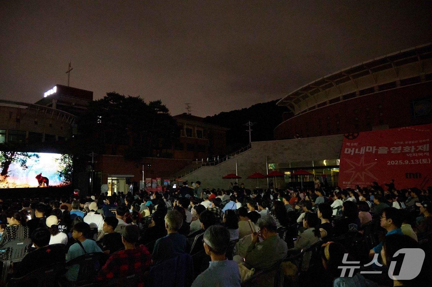 13일 열린 &#39;제8회 머내마을 영화제&#39; 야외축제 때 모습.&#40;용인시 제공&#41;