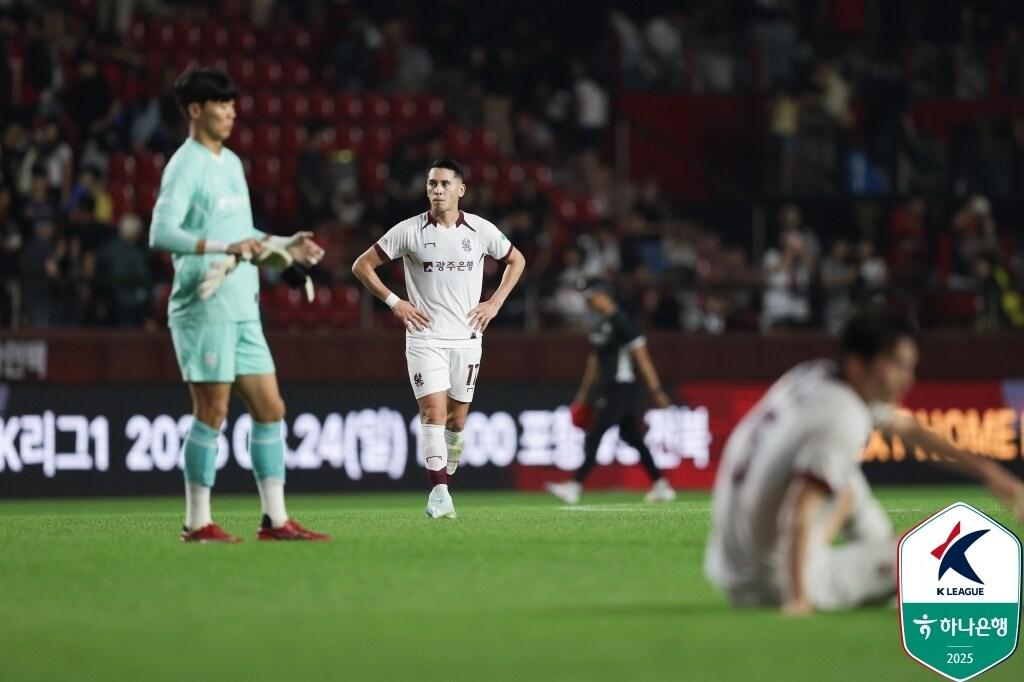 본문 이미지 - FIFA 징계를 받은 광주FC. &#40;한국프로축구연맹 제공&#41;
