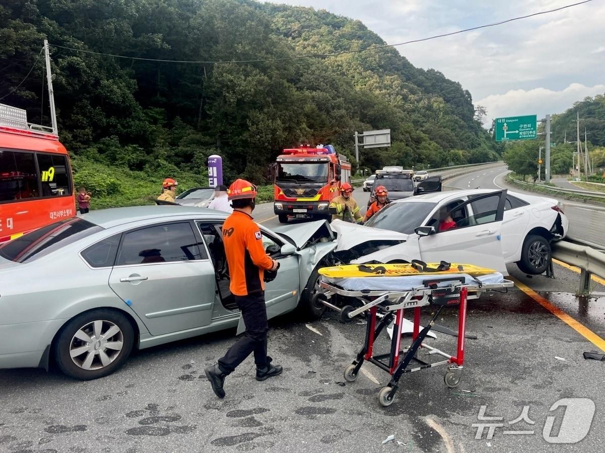 본문 이미지 - 금산 복수면에서 발생한 역주행 교통사고.(금산소방서 제공. 재판매 및 DB금지)
