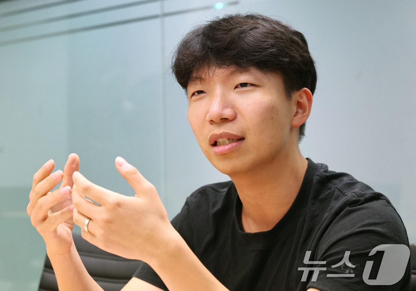 본문 이미지 - 이성환 대한공중보건의사협회장이 서울 종로구 뉴스1 본사에서 인터뷰를 하고 있다. ⓒ News1 이광호 기자