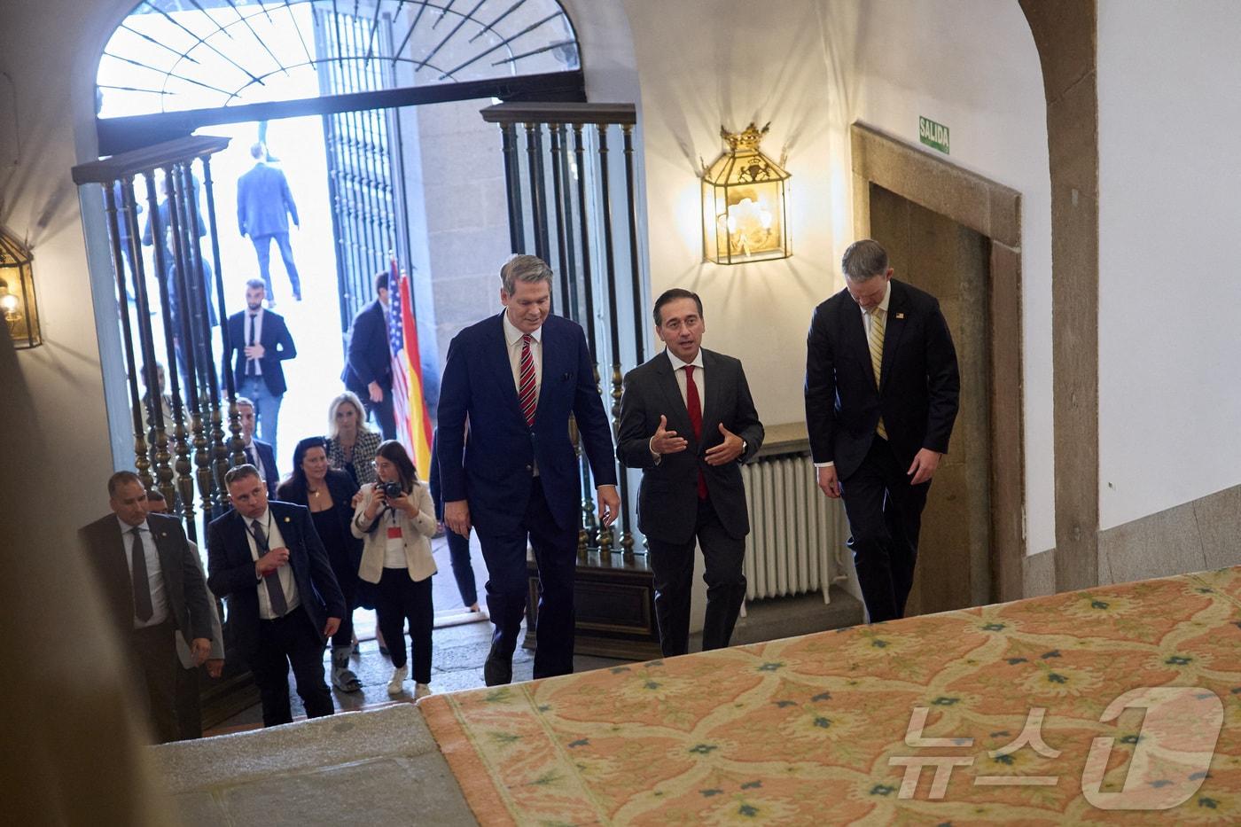 스콧 베선트 미국 재무부 자관과 제이미슨 그리어 미국무역대표부&#40;USTR&#41; 대표가 14일&#40;현지시간&#41; 스페인 마드리드에서 호세 마누엘 알바레스 스페인 외무장관의 아내로 중국과의 제4차 고위급 무역협상을 위한 회담장에 들어서고 있다. 2025.09.14. ⓒ 로이터=뉴스1 ⓒ News1 류정민 특파원