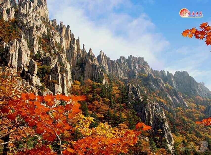 본문 이미지 - &#40;평양 노동신문=뉴스1&#41; = 북한 노동당 기관지 노동신문은 15일 &#39;세계문화 및 자연유산 금강산&#39; 제하의 특집 기사에서 &#34;금강산은 경관의 다양성과 풍부성, 미학성에 있어서 매우 보기 드문 종합경관지역&#34;이라고 소개했다. [국내에서만 사용가능. 재배포 금지. DB 금지. For Use Only in the Republic of Korea. Redistribution Prohibited] rodongphoto@news1.kr