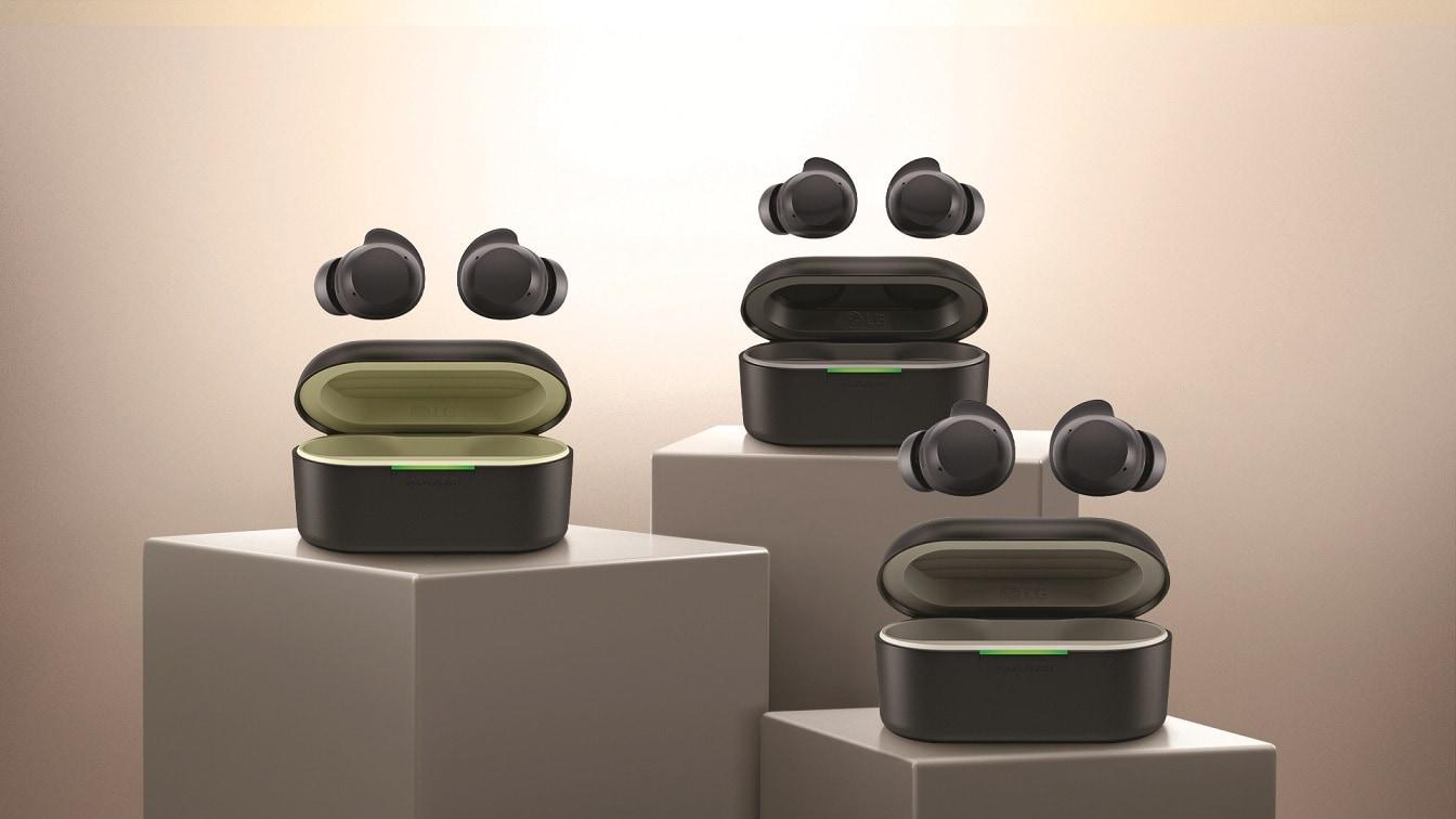 본문 이미지 - LG전자가 무선이어폰 신제품 ‘엑스붐 버즈 플러스’와 ‘엑스붐 버즈 라이트’를 출시하며, 가성비로 인정받은 엑스붐 버즈의 라인업을 대폭 강화한다. 사진은 좌측부터 엑스붐 버즈 라이트, 엑스붐 버즈 플러스, 엑스붐 버즈.&#40;LG전자 제공&#41;