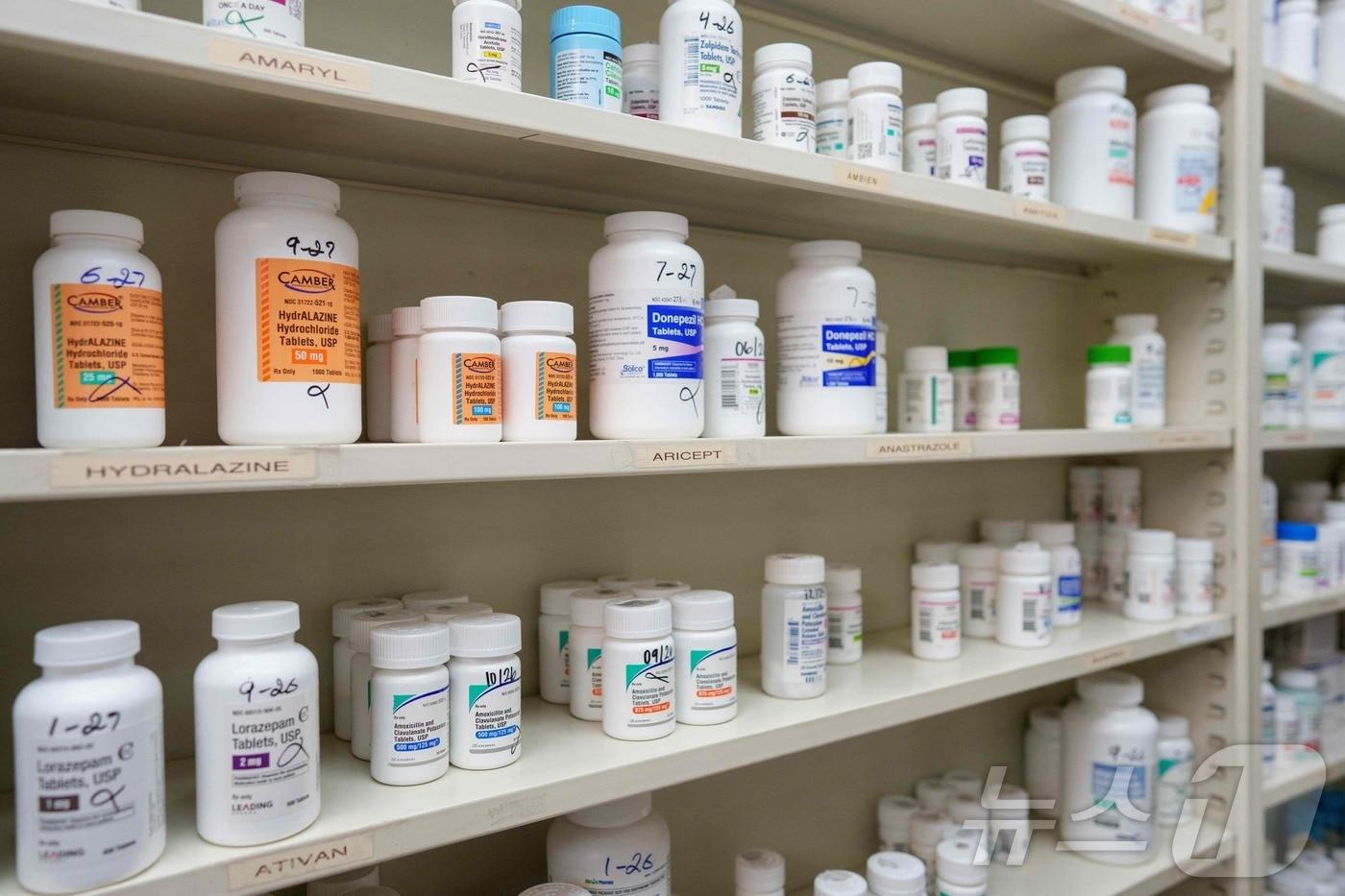 미국 캘리포니아 로스앤젤레스(LA)의 한 약국 선반. 2025.05,12, ⓒ AFP=뉴스1