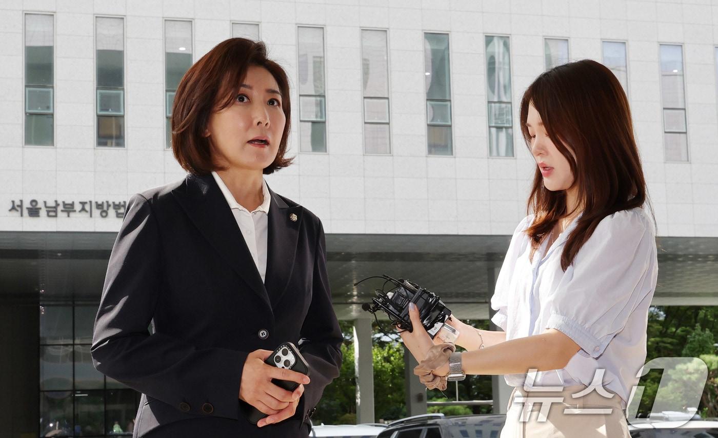 나경원 국민의힘 의원이 15일 서울 양천구 남부지법에서 열린 &#39;지난 2019년 벌어진 국회 패스트트랙&#40;신속처리안건&#41; 충돌 사건&#39; 1심 결심 공판에 출석하고 있다. 2025.9.15/뉴스1 ⓒ News1 박지혜 기자
