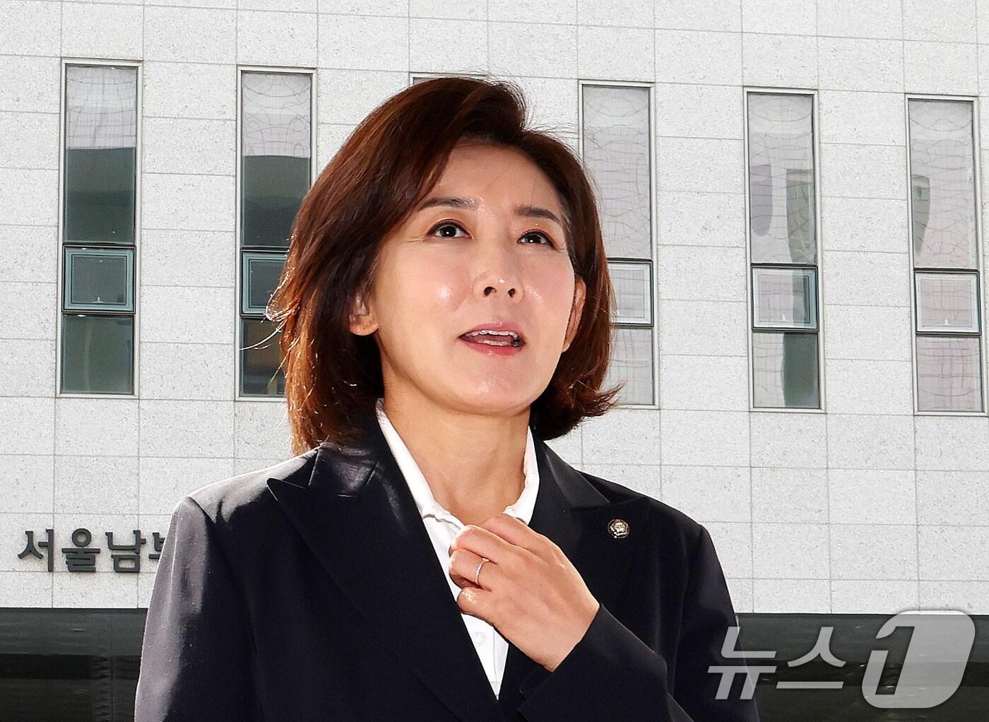 본문 이미지 - 나경원 국민의힘 의원이 15일 서울 양천구 남부지법에서 열린 '지난 2019년 벌어진 국회 패스트트랙(신속처리안건) 충돌 사건' 1심 결심 공판에 출석하고 있다. 2025.9.15/뉴스1 ⓒ News1 박지혜 기자